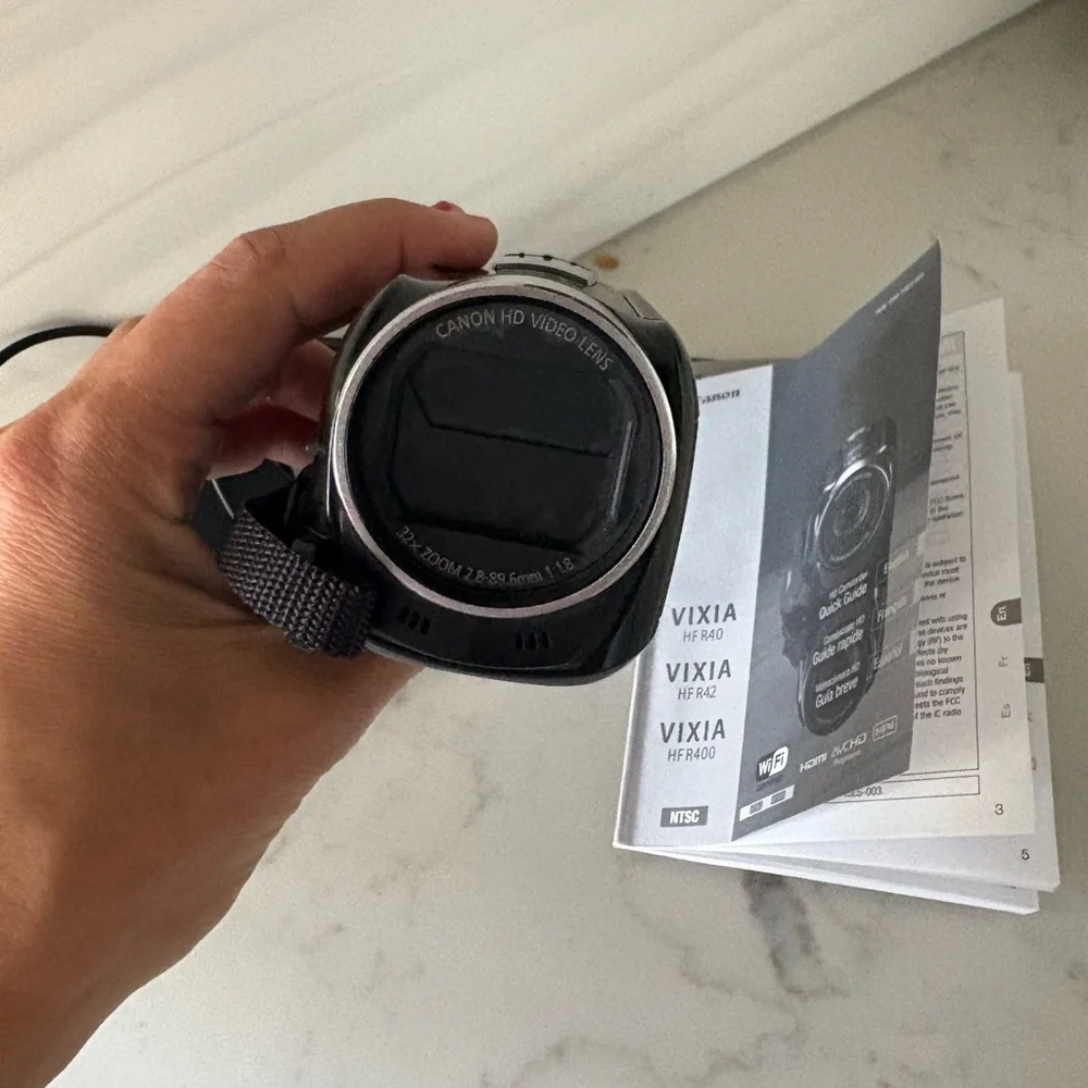 Canon VIXIA HF R400 Black Camcorder